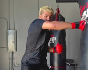 Иржи Прохазка уступил Вайту Ульбергу в бою за титул UFC 327